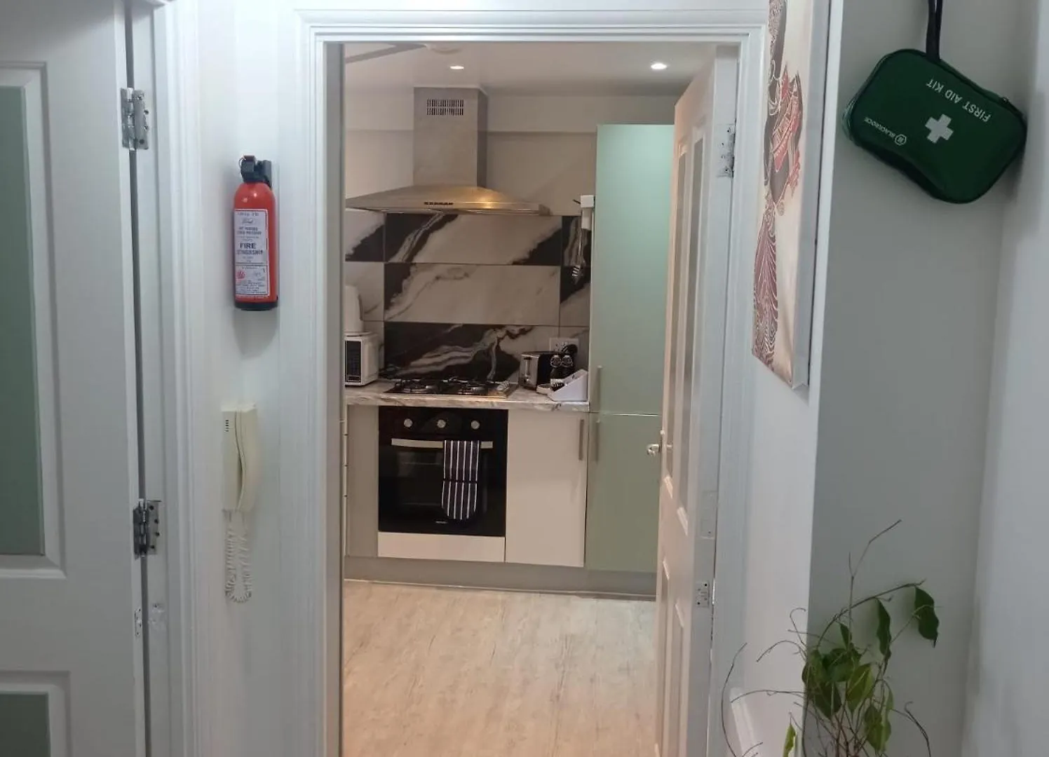 Charming Spacious 1-Bed Apartment In Dagenham