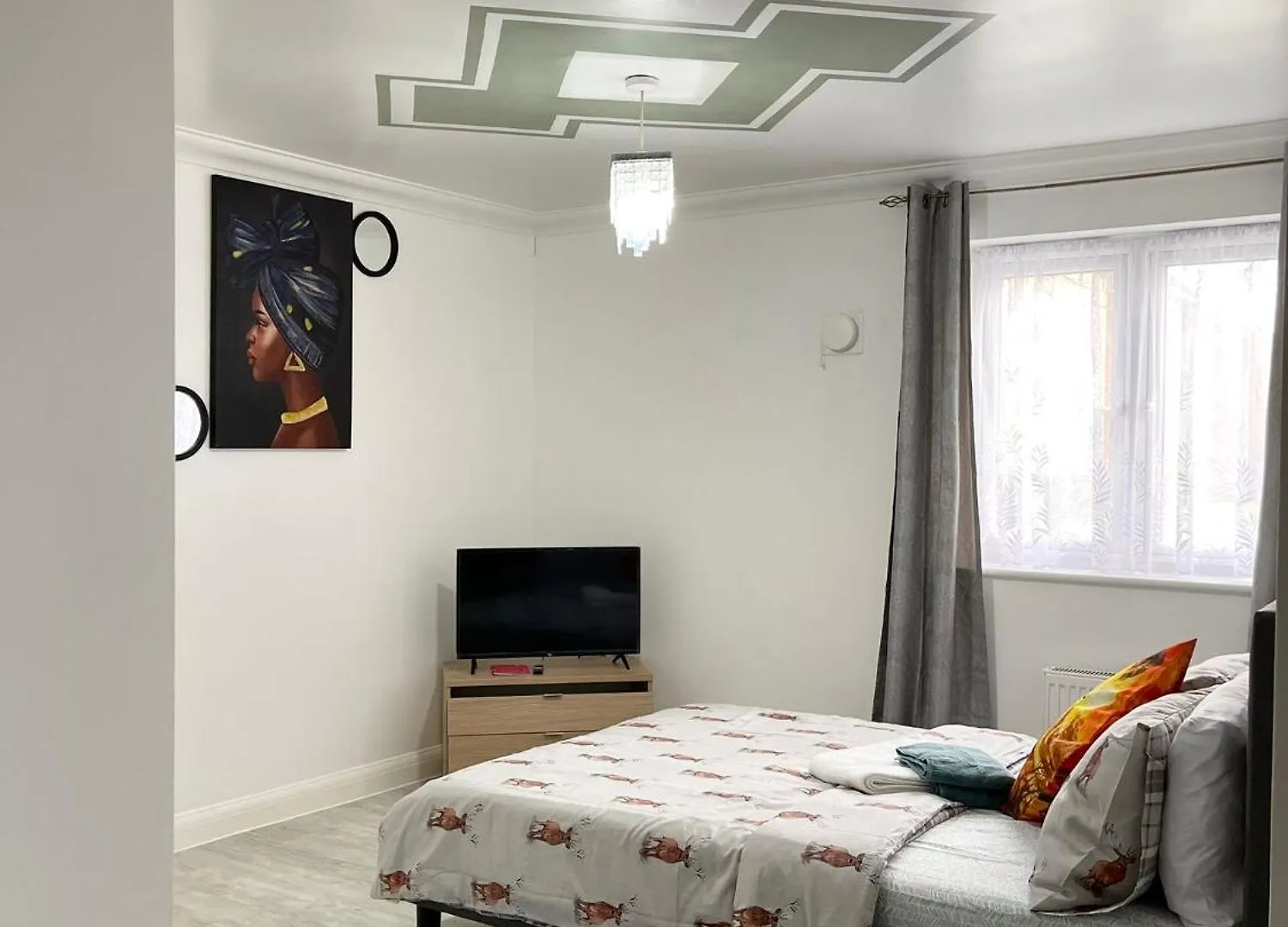Charming Spacious 1-Bed Apartment In Dagenham