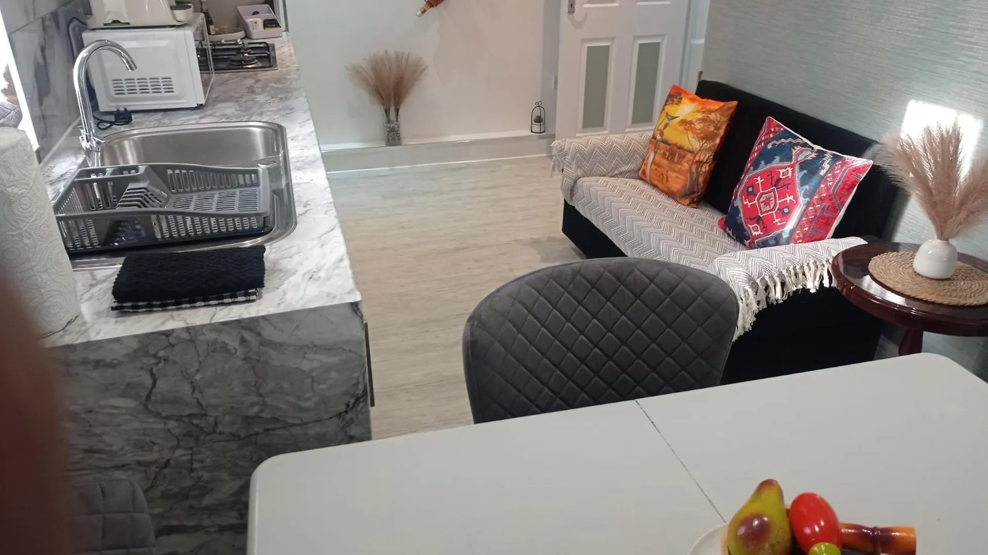 Charming Spacious 1-Bed Apartment In Dagenham