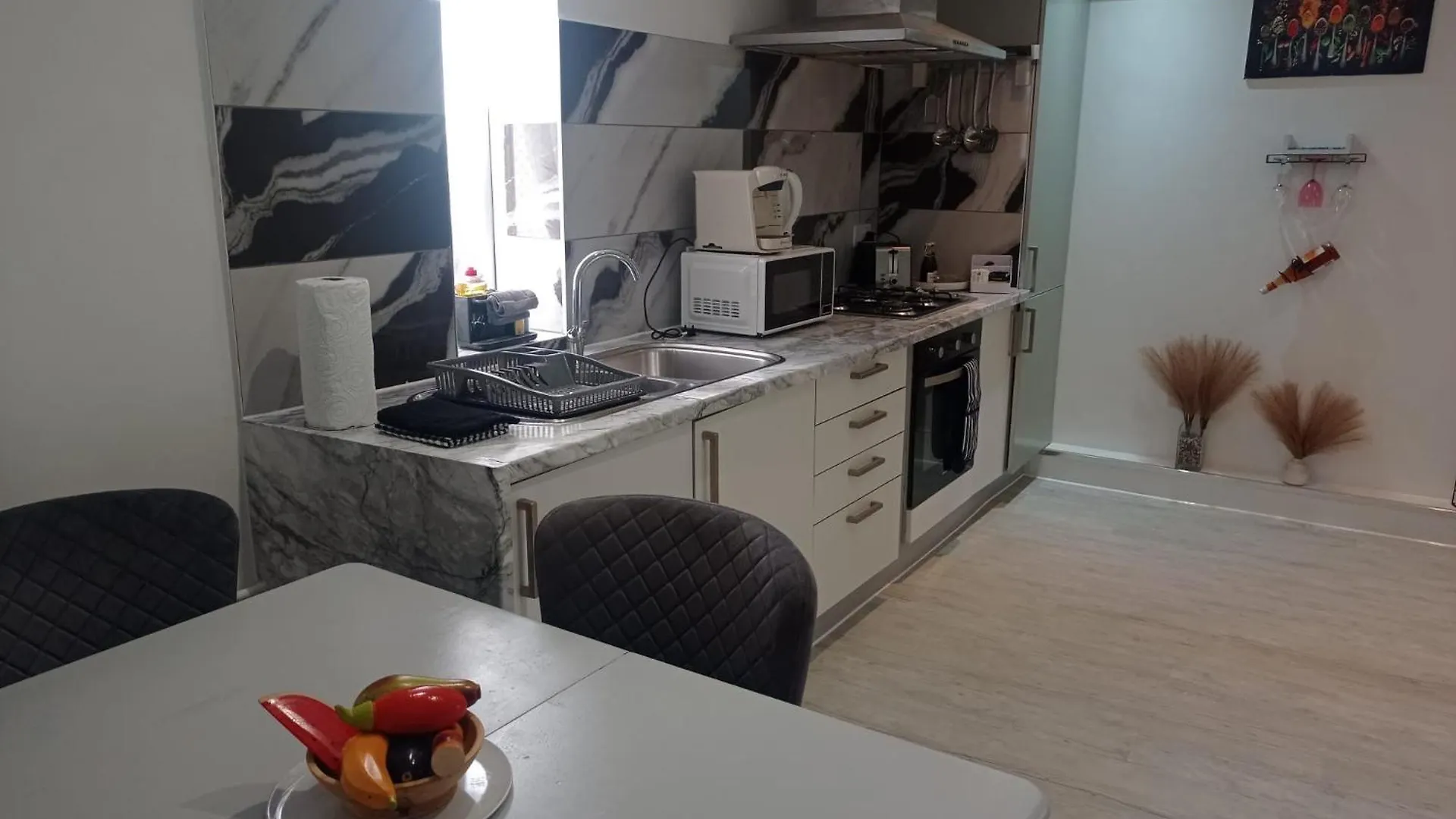 Charming Spacious 1-Bed Apartment In Dagenham
