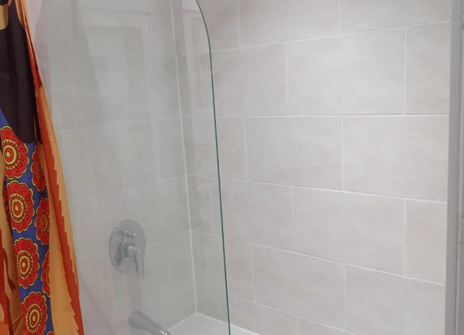 Charming Spacious 1-Bed Apartment In Dagenham